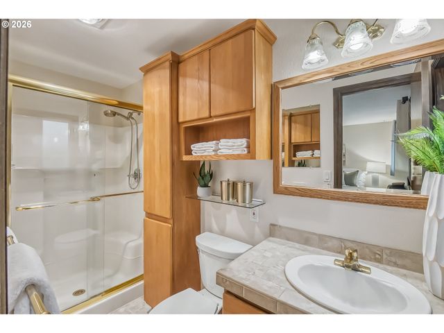 3870 RIDGEWOOD Way, West Linn, OR 97068