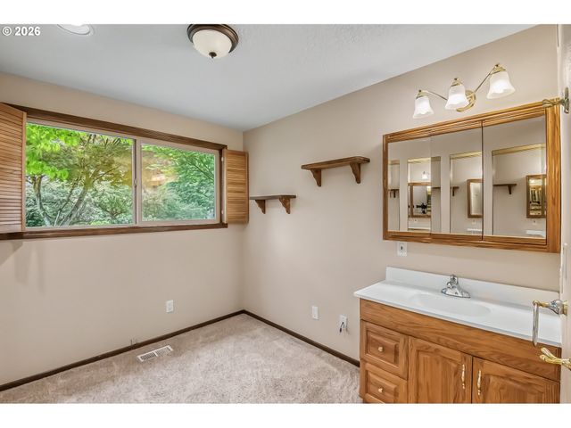 3870 RIDGEWOOD Way, West Linn, OR 97068