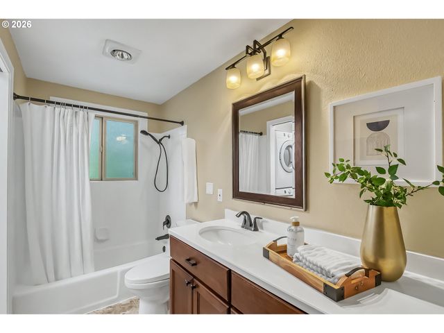 3870 RIDGEWOOD Way, West Linn, OR 97068