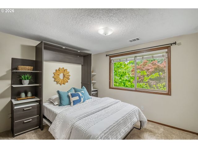 3870 RIDGEWOOD Way, West Linn, OR 97068