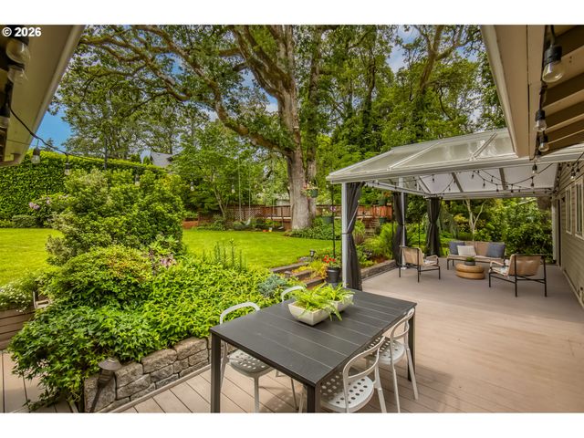 3870 RIDGEWOOD Way, West Linn, OR 97068
