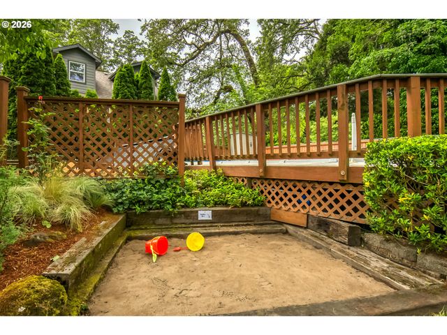 3870 RIDGEWOOD Way, West Linn, OR 97068