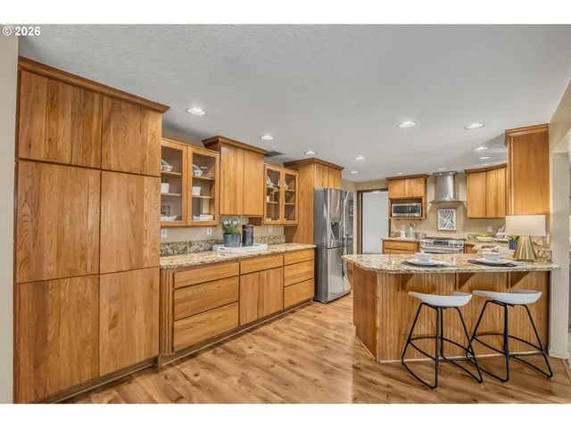 3870 RIDGEWOOD Way, West Linn, OR 97068