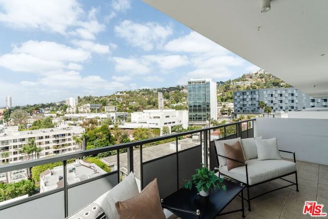 1155 N La Cienega 1205, West Hollywood, CA 90069