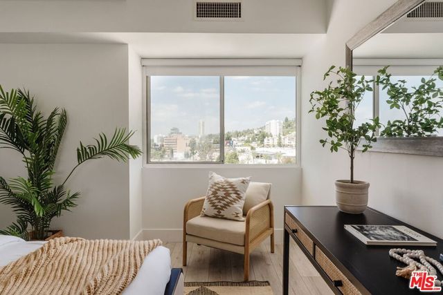 1155 N La Cienega 1205, West Hollywood, CA 90069