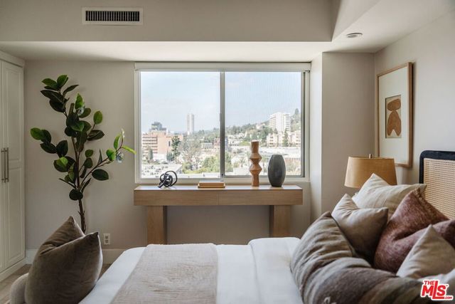 1155 N La Cienega 1205, West Hollywood, CA 90069