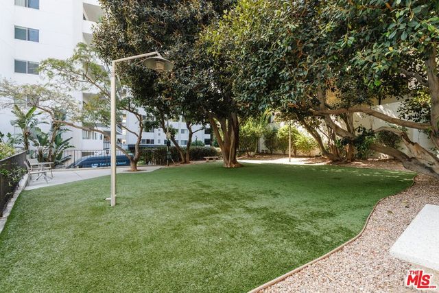 1155 N La Cienega 1205, West Hollywood, CA 90069