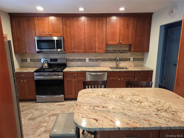 12 Wayside Lane, Smithtown, NY 11787
