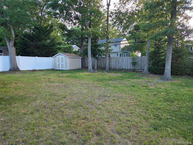 12 Wayside Lane, Smithtown, NY 11787