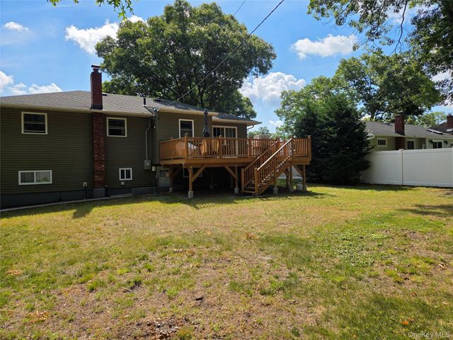 12 Wayside Lane, Smithtown, NY 11787