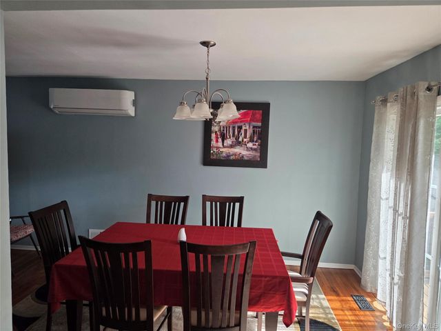 12 Wayside Lane, Smithtown, NY 11787
