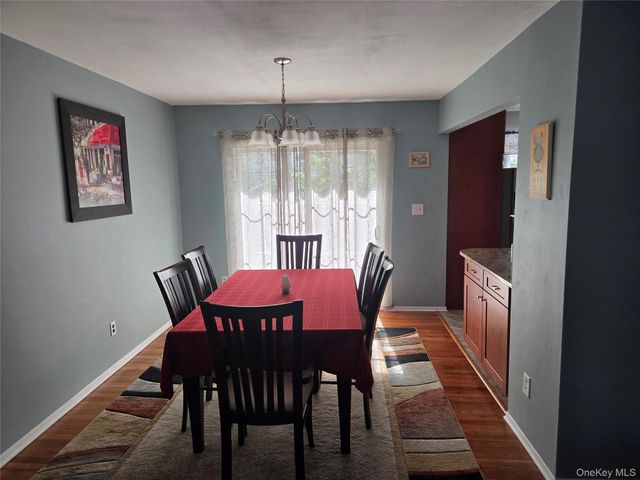 12 Wayside Lane, Smithtown, NY 11787