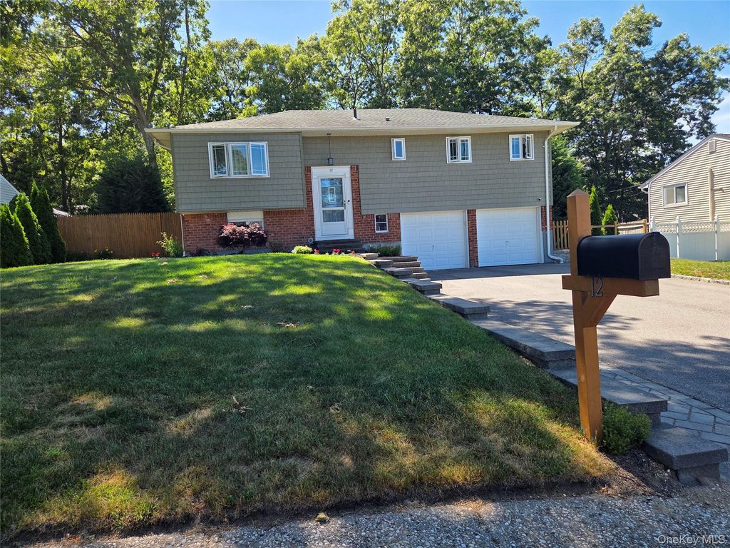 12 Wayside Lane, Smithtown, NY 11787