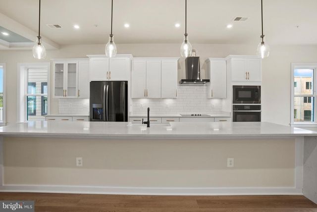 6705 BELCREST RD, Hyattsville, MD 20782