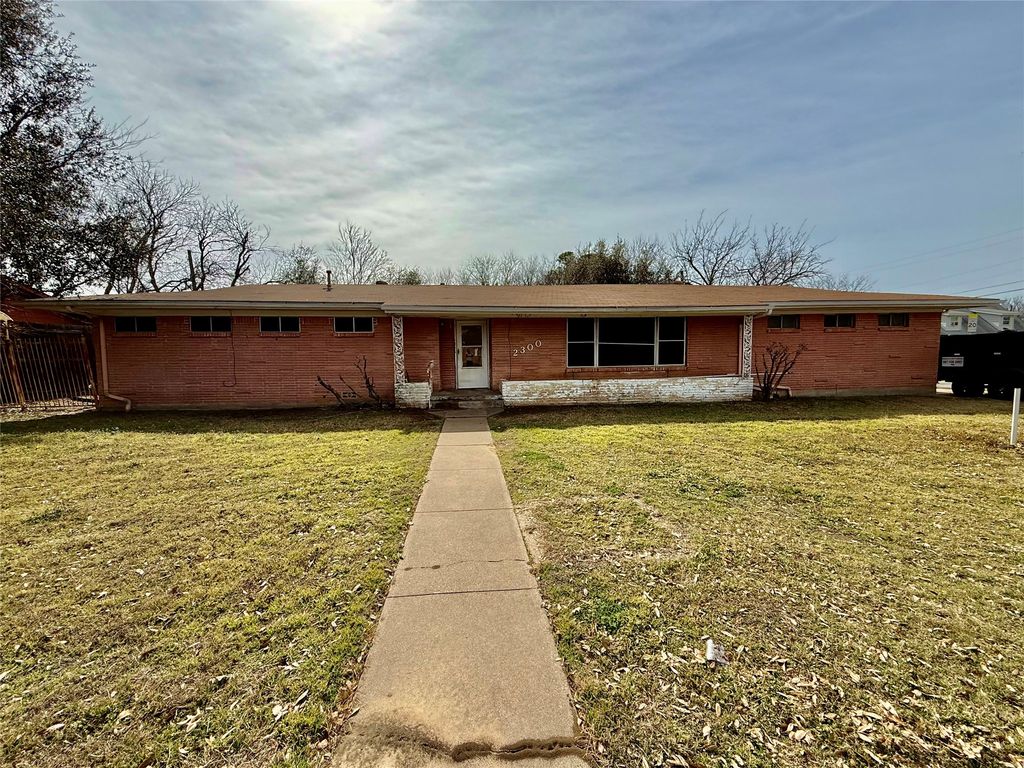 2300 SE 11th Street, Mineral Wells, TX 76067