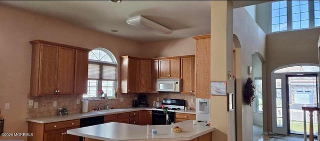 16 Plymouth Way, Barnegat, NJ 08005