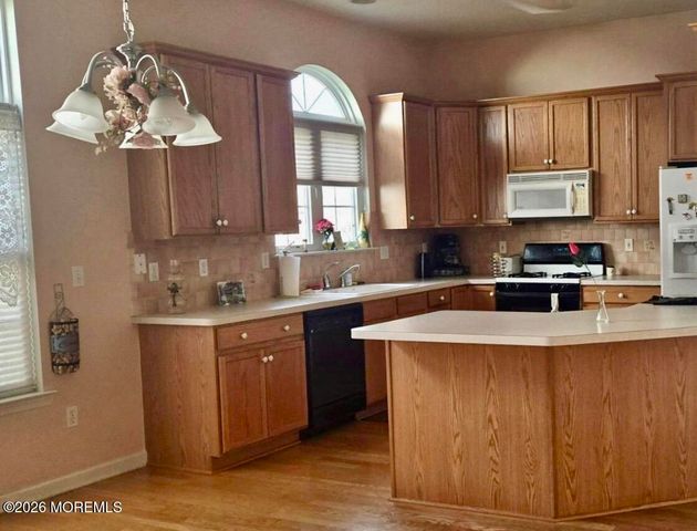 16 Plymouth Way, Barnegat, NJ 08005