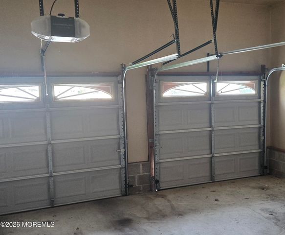 16 Plymouth Way, Barnegat, NJ 08005