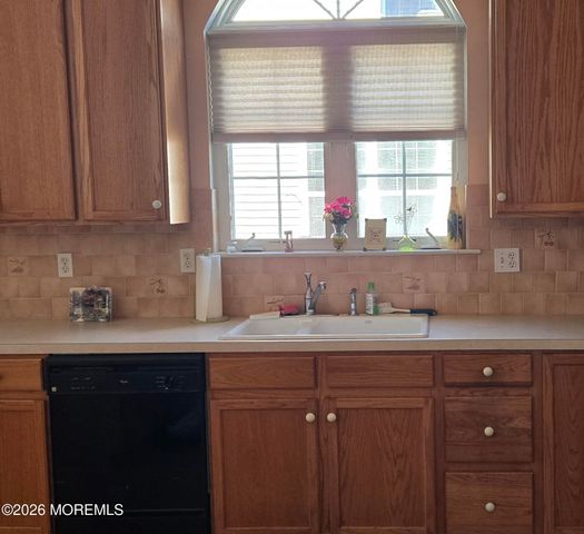 16 Plymouth Way, Barnegat, NJ 08005