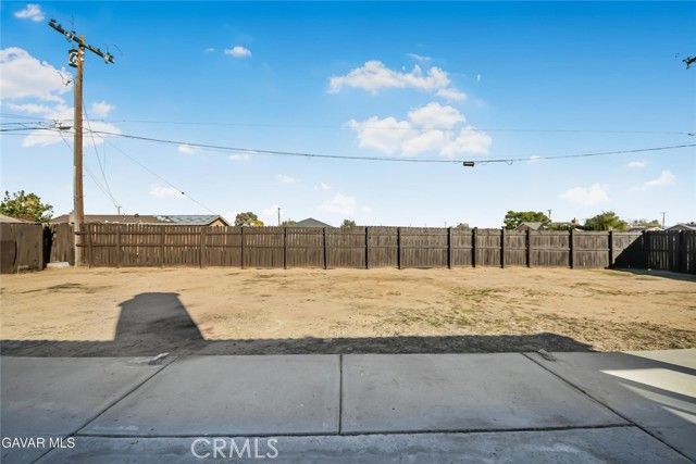 8325 Jacarada, California City, CA 93505