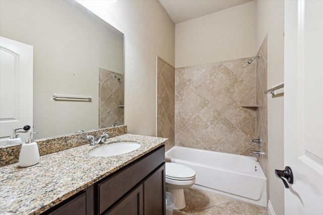 1917 Cayman Bend Lane, Pearland, TX 77584