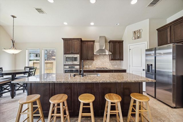 1917 Cayman Bend Lane, Pearland, TX 77584