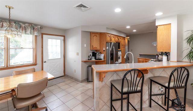 148 Lake Road, Valley Cottage, NY 10989