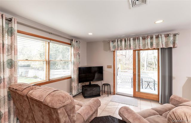 148 Lake Road, Valley Cottage, NY 10989