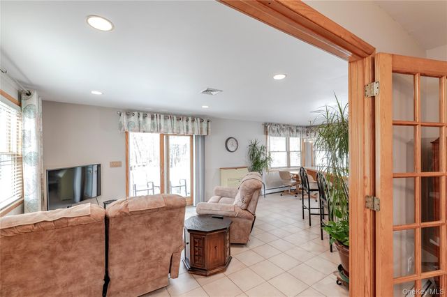148 Lake Road, Valley Cottage, NY 10989