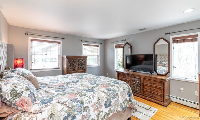 148 Lake Road, Valley Cottage, NY 10989