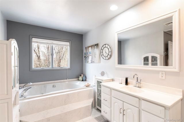 148 Lake Road, Valley Cottage, NY 10989