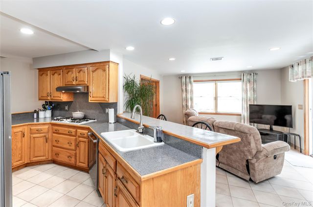 148 Lake Road, Valley Cottage, NY 10989