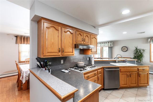148 Lake Road, Valley Cottage, NY 10989