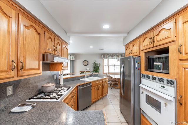 148 Lake Road, Valley Cottage, NY 10989