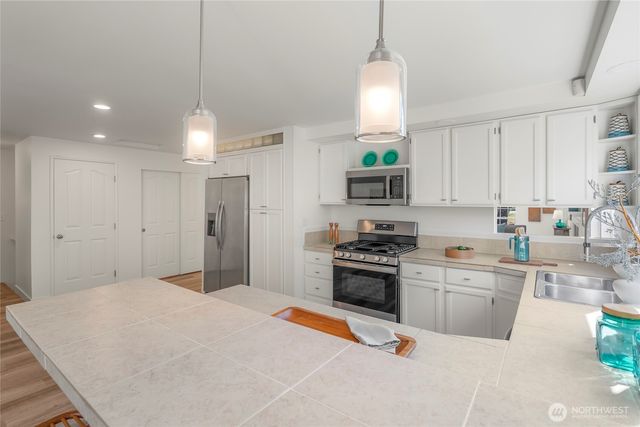 21204 8th Place W, Lynnwood, WA 98036