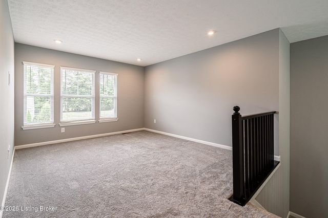 10536 Vista View Dr, Louisville, KY 40291