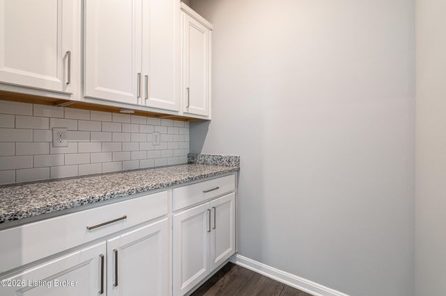 10536 Vista View Dr, Louisville, KY 40291