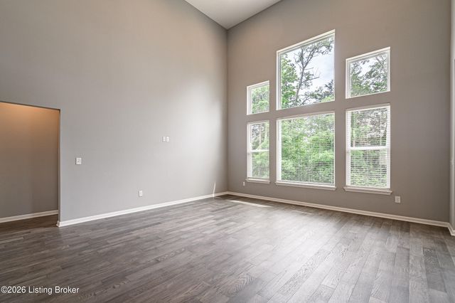 10536 Vista View Dr, Louisville, KY 40291