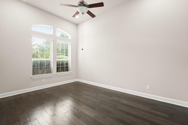 442 Jacksdaw DR, Austin, TX 78737