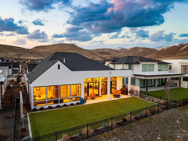 5883 E Marmount Ct, Boise, ID 83716