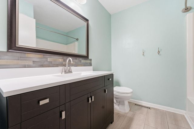 3737 Gershwin Lane N, Oakdale, MN 55128