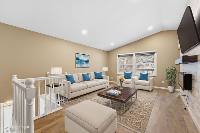 3737 Gershwin Lane N, Oakdale, MN 55128