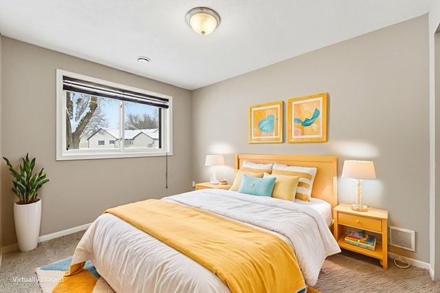 3737 Gershwin Lane N, Oakdale, MN 55128