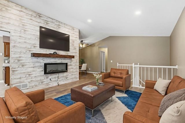 3737 Gershwin Lane N, Oakdale, MN 55128