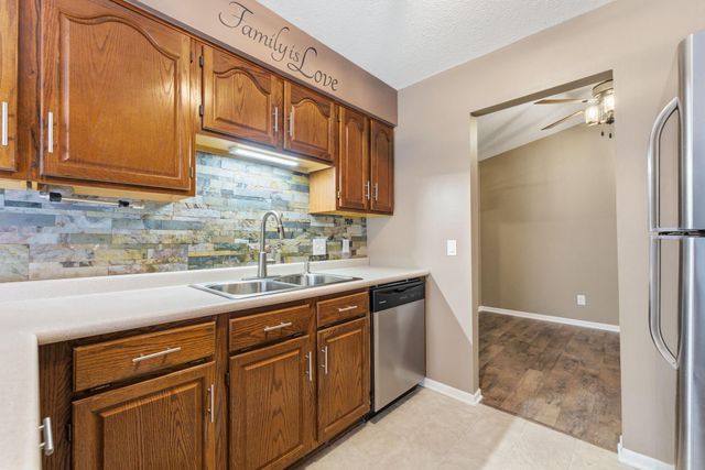 3737 Gershwin Lane N, Oakdale, MN 55128