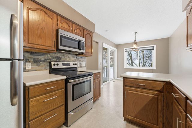 3737 Gershwin Lane N, Oakdale, MN 55128