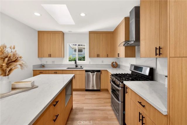 11814 Hesby Street, Valley Village, CA 91606