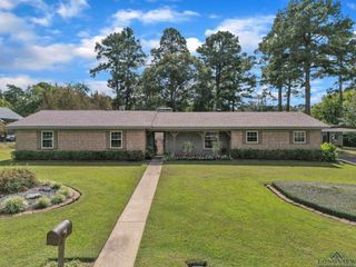 207 Eitelman Ln., Longview, TX 75605