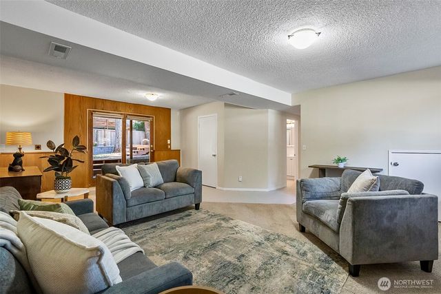 10716 127th Avenue NE, Kirkland, WA 98033