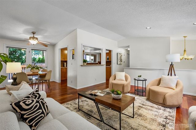 10716 127th Avenue NE, Kirkland, WA 98033